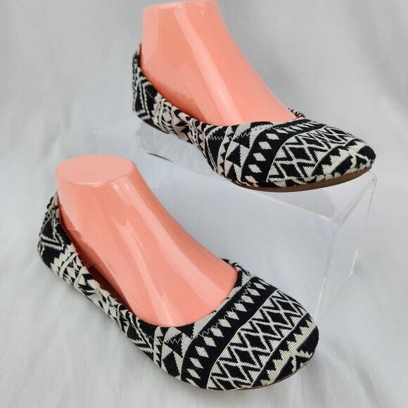 🔹️NWT Lucky Black & Cream Tribal Aztec "Echo 2" Laced Ballet Flats Size 8 - Picture 5 of 12